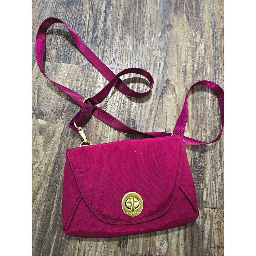 baggallini Burgundy Crossbody Bag Turn Lock Flap Zip Pockets Gold Hardware